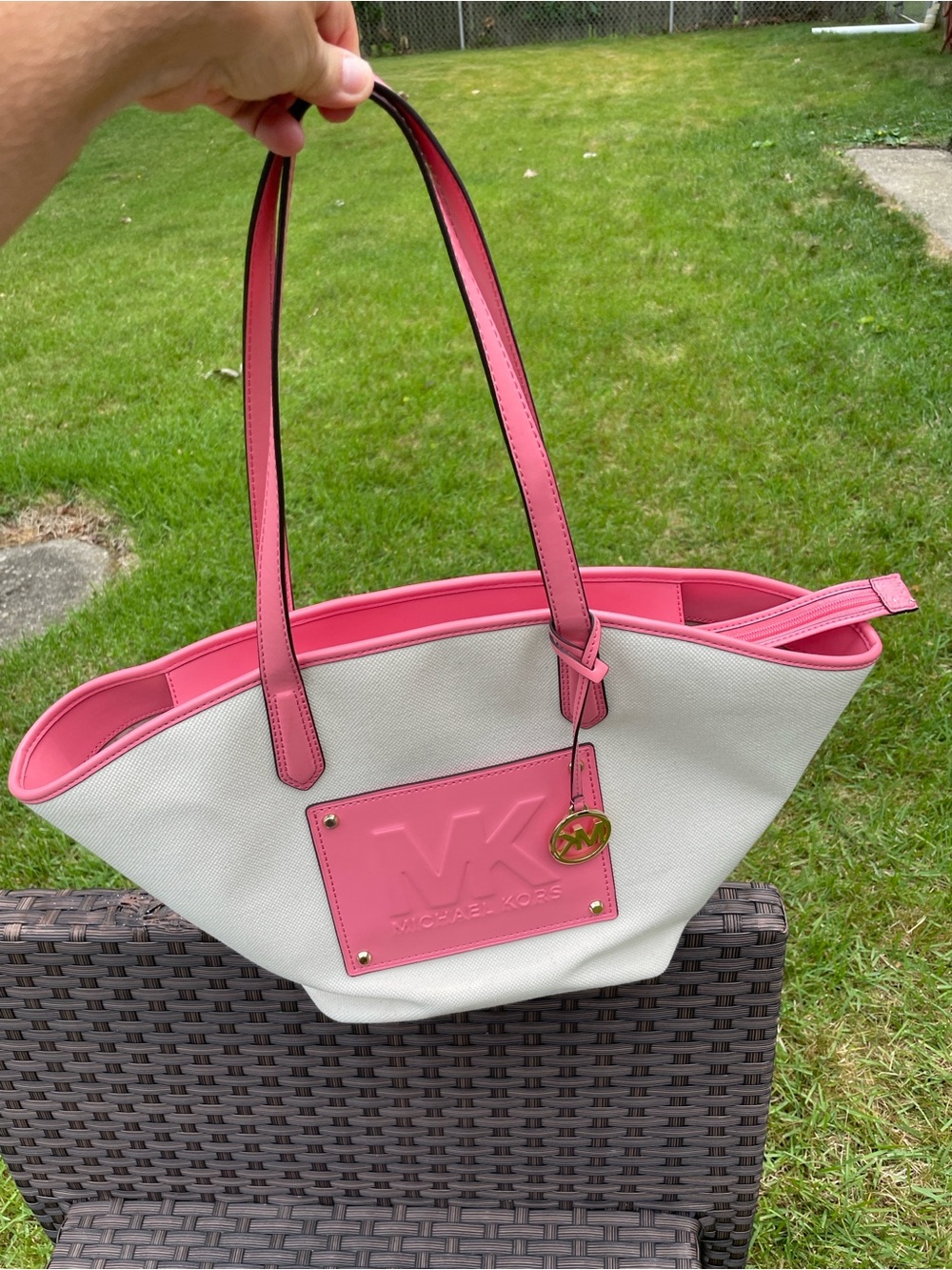 Michael Kors White
Pink Shoulder Kimber Large
Cotton Canvas Tote Bag - Picture 12 of 16